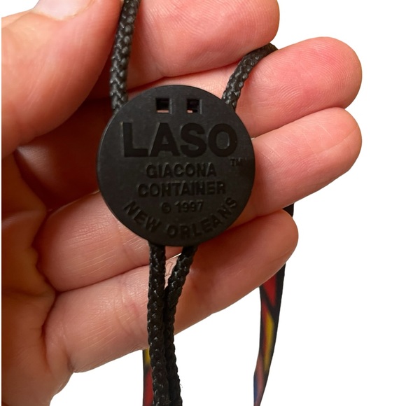 2 Vintage Disney Lanyards Laso Black Epcot and Red Magic Kingdom - Picture 7 of 9